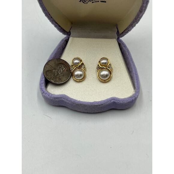 Richelieu Vintage White Faux
Pearl Gold Tone CZ Gold Tone Earrings Gift - Picture 5 of 5